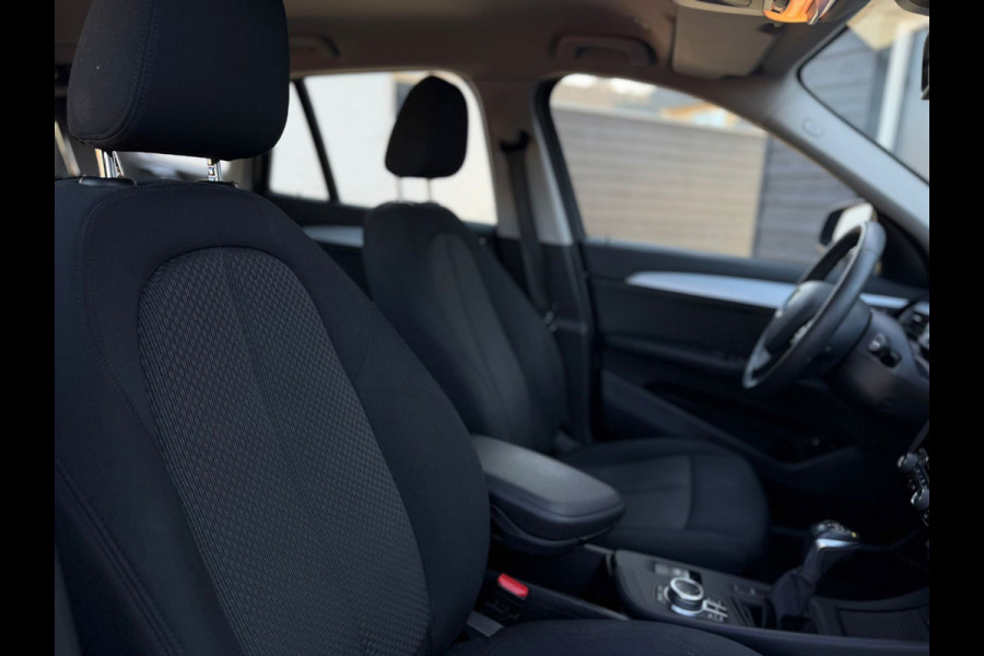 BMW X1 XDrive25e AUTOMAAT Executive, electrisch bedienbare achterklep,dab,stoelverwarming, led verlichting