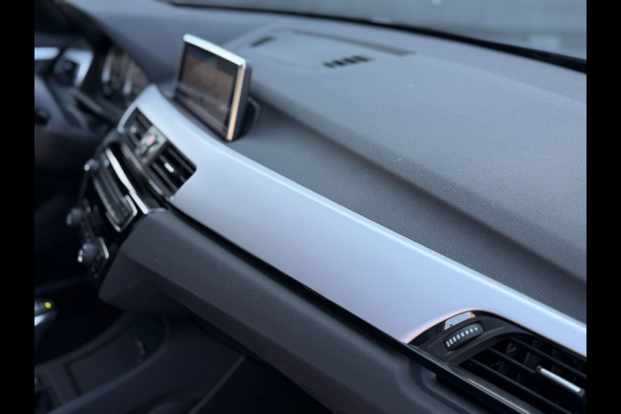 BMW X1 XDrive25e AUTOMAAT Executive, electrisch bedienbare achterklep,dab,stoelverwarming, led verlichting