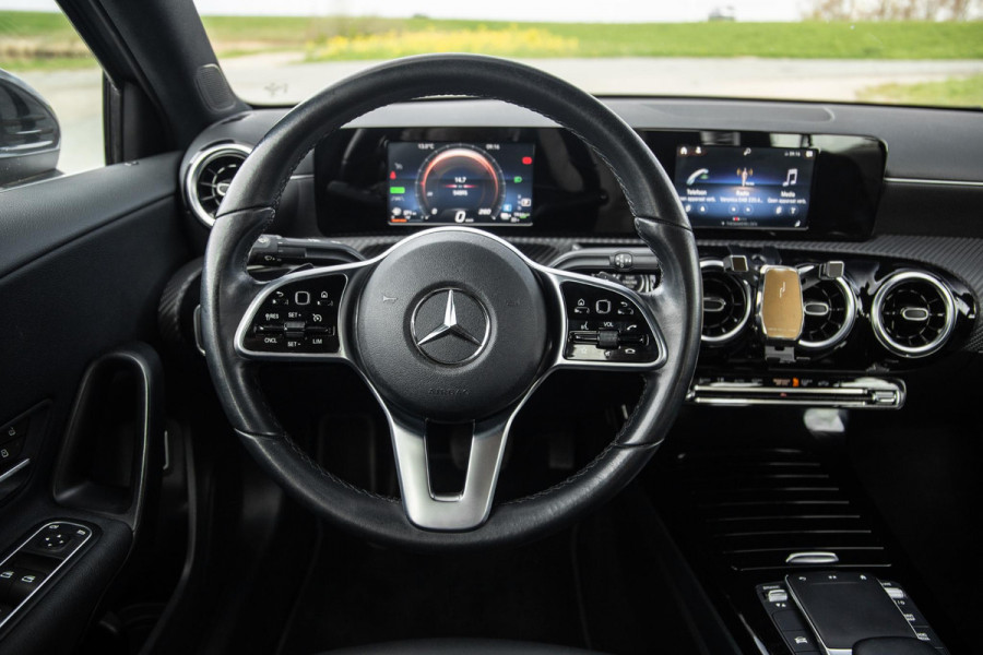 Mercedes-Benz A-Klasse 250 e Business Line CARPLAY / LEER / CAMERA / CRUISE CONTROLE / DEALER ONDERHOUDEN