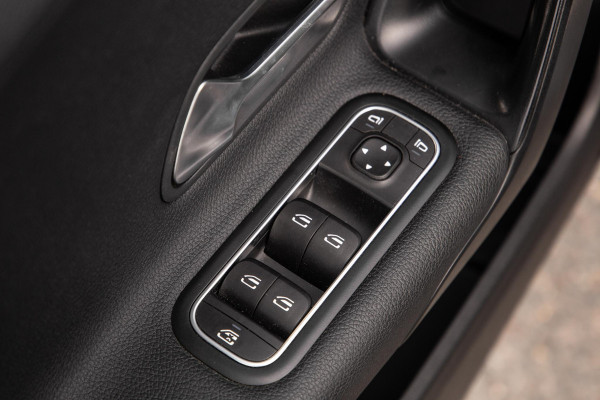 Mercedes-Benz A-Klasse 250 e Business Line CARPLAY / LEER / CAMERA / CRUISE CONTROLE / DEALER ONDERHOUDEN