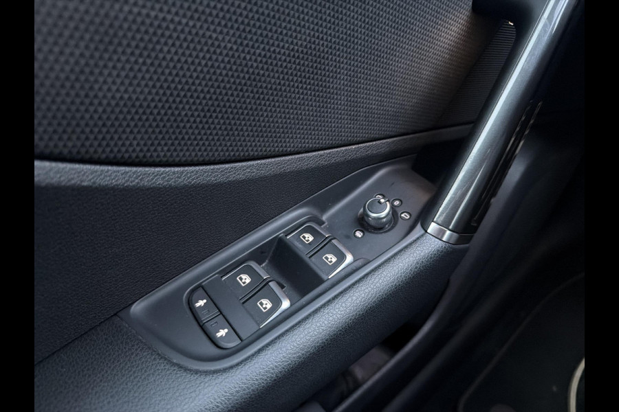 Audi Q2 30 TFSI S Edition | Digitale Cockpit | Stoel Verwarming | Achteruitrij Camera |