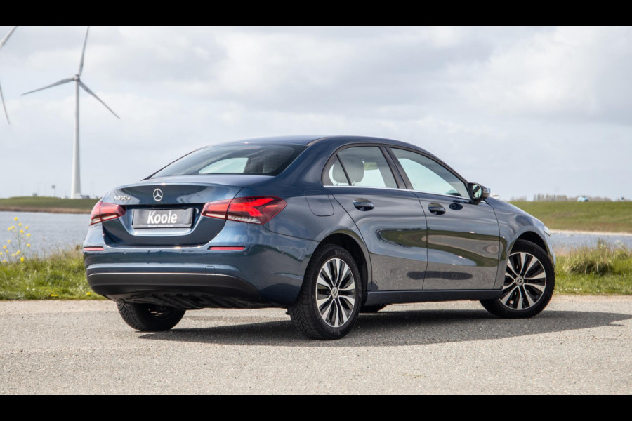 Mercedes-Benz A-Klasse 250 e Business Line CARPLAY / CAMERA / LEER / DEALER ONDERHOUDEN
