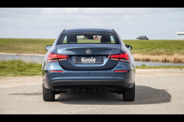 Mercedes-Benz A-Klasse 250 e Business Line CARPLAY / CAMERA / LEER / DEALER ONDERHOUDEN