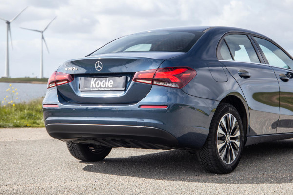 Mercedes-Benz A-Klasse 250 e Business Line CARPLAY / CAMERA / LEER / DEALER ONDERHOUDEN