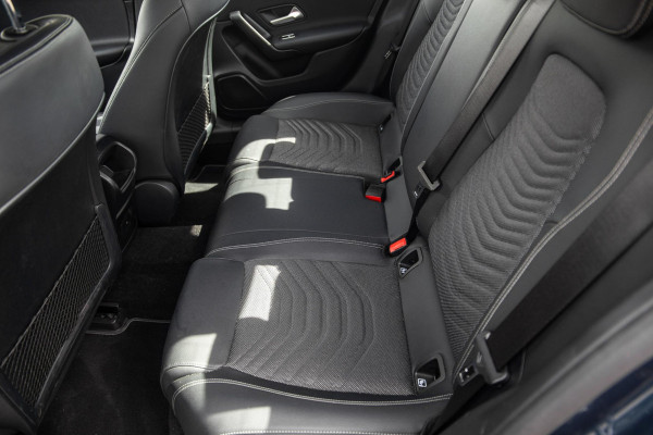 Mercedes-Benz A-Klasse 250 e Business Line CARPLAY / CAMERA / LEER / DEALER ONDERHOUDEN