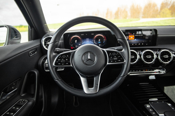 Mercedes-Benz A-Klasse 250 e Business Line CARPLAY / CAMERA / LEER / DEALER ONDERHOUDEN