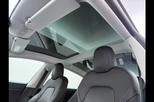 Tesla Model 3 SR+ 325PK LFP-Accu Trekhaak 19"Lmv AutoPilot Leer Pano-Dak Adaptive Cruise Lmv 18" Camera's Elektr.-Stuur+Stoelen+Spiegels+Geheu Ecc Navi Led DAB Voorverwarmen interieur via App Keyless One-Pedal-Drive Origineel Nederlandse Auto LFP accu dus 100% opladen!