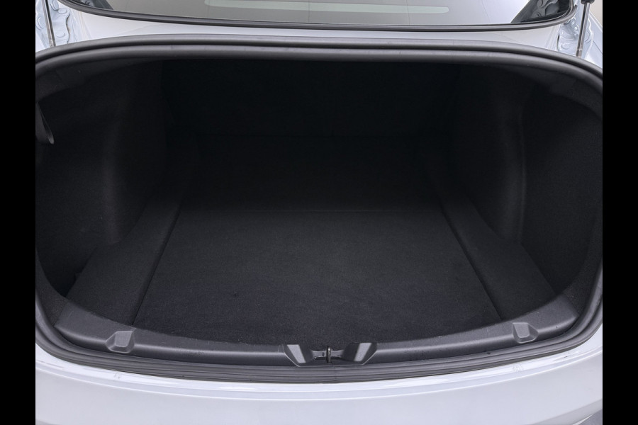 Tesla Model 3 SR+ 325PK LFP-Accu Trekhaak 19"Lmv AutoPilot Leer Pano-Dak Adaptive Cruise Lmv 18" Camera's Elektr.-Stuur+Stoelen+Spiegels+Geheu Ecc Navi Led DAB Voorverwarmen interieur via App Keyless One-Pedal-Drive Origineel Nederlandse Auto LFP accu dus 100% opladen!