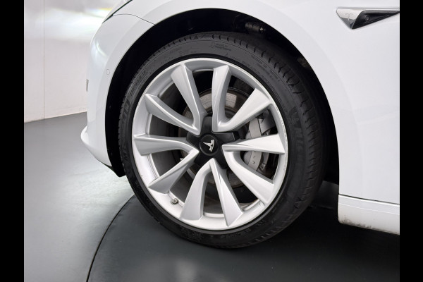 Tesla Model 3 SR+ 325PK LFP-Accu Trekhaak 19"Lmv AutoPilot Leer Pano-Dak Adaptive Cruise Lmv 18" Camera's Elektr.-Stuur+Stoelen+Spiegels+Geheu Ecc Navi Led DAB Voorverwarmen interieur via App Keyless One-Pedal-Drive Origineel Nederlandse Auto LFP accu dus 100% opladen!