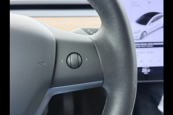 Tesla Model 3 SR+ 325PK LFP-Accu Trekhaak 19"Lmv AutoPilot Leer Pano-Dak Adaptive Cruise Lmv 18" Camera's Elektr.-Stuur+Stoelen+Spiegels+Geheu Ecc Navi Led DAB Voorverwarmen interieur via App Keyless One-Pedal-Drive Origineel Nederlandse Auto LFP accu dus 100% opladen!