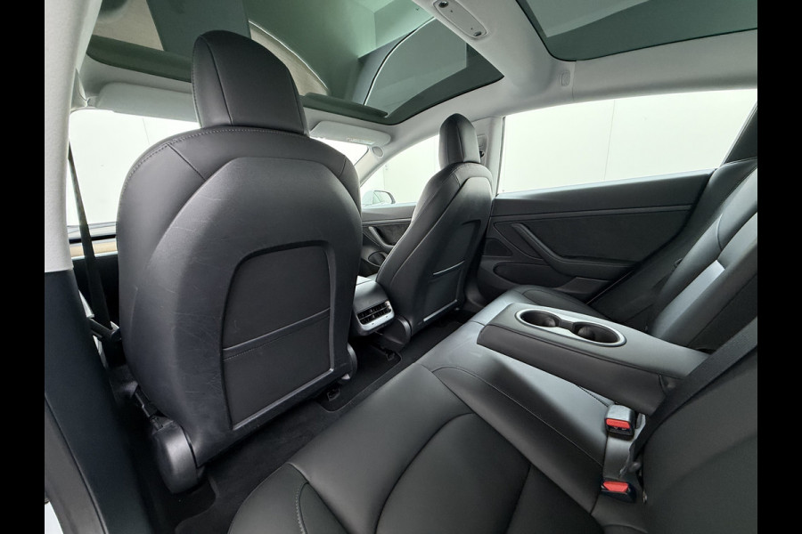 Tesla Model 3 SR+ 325PK LFP-Accu Trekhaak 19"Lmv AutoPilot Leer Pano-Dak Adaptive Cruise Lmv 18" Camera's Elektr.-Stuur+Stoelen+Spiegels+Geheu Ecc Navi Led DAB Voorverwarmen interieur via App Keyless One-Pedal-Drive Origineel Nederlandse Auto LFP accu dus 100% opladen!