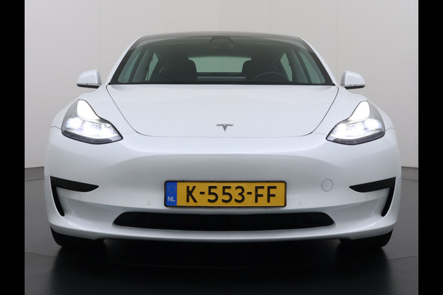 Tesla Model 3 SR+ 325PK LFP-Accu Trekhaak 19"Lmv AutoPilot Leer Pano-Dak Adaptive Cruise Lmv 18" Camera's Elektr.-Stuur+Stoelen+Spiegels+Geheu Ecc Navi Led DAB Voorverwarmen interieur via App Keyless One-Pedal-Drive Origineel Nederlandse Auto LFP accu dus 100% opladen!