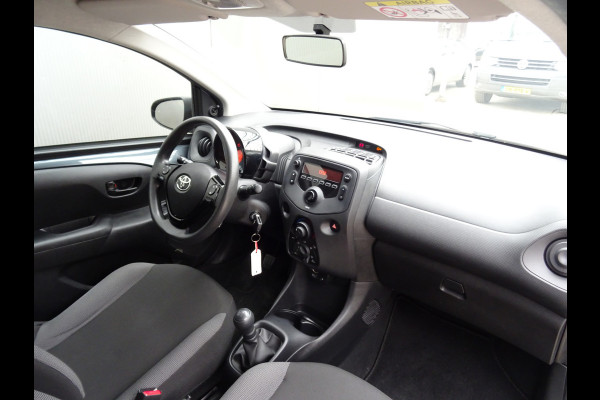 Toyota Aygo 1.0 VVT-i x-fun * EXTRA GETINT GLAS * VOLLE TANK !!
