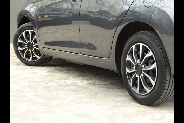 Toyota Aygo 1.0 VVT-i x-fun * EXTRA GETINT GLAS * VOLLE TANK !!