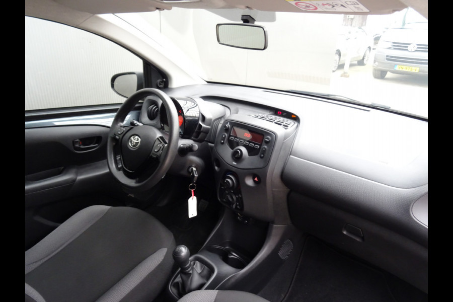 Toyota Aygo 1.0 VVT-i x-fun * EXTRA GETINT GLAS * VOLLE TANK !!