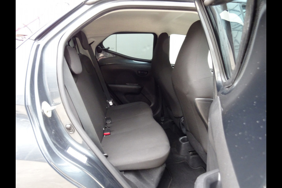 Toyota Aygo 1.0 VVT-i x-fun * EXTRA GETINT GLAS * VOLLE TANK !!
