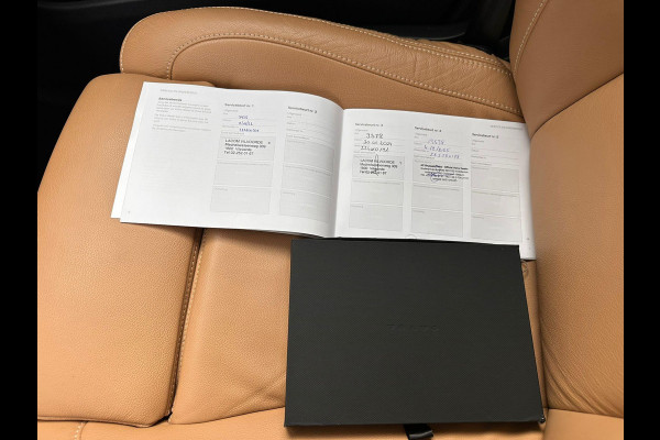 Volvo XC40 1.5 T5 Recharge R-Design | Full Options | Pano | Leder | H&K | Adaptive CC | Stoelverwarming V+A | Lage km-stand! |