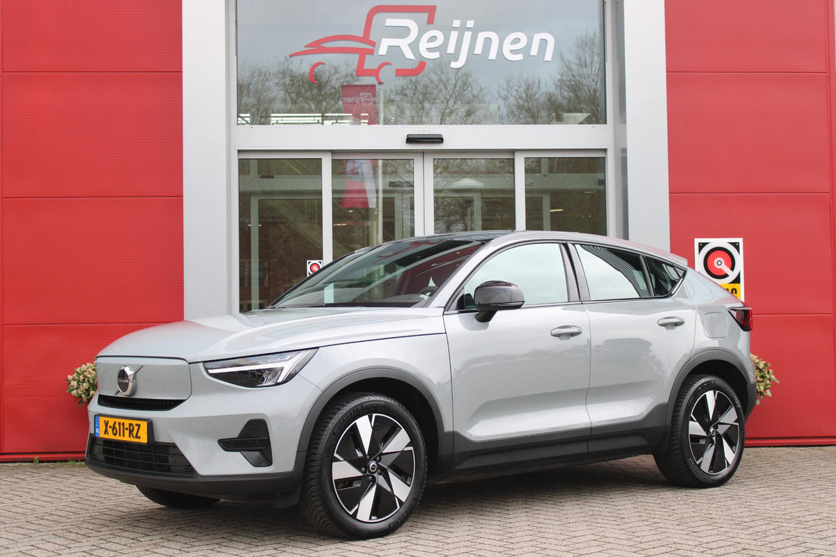 Volvo C40 Single Motor Core 238PK 69 kWh | PANORAMADAK | STOEL / STUUR VERWARMING | DODEHOEKDETECTIE | ACHTERUITRIJCAMERA | NAVIGATIE | APPLE-CARPLAY / ANDROID-AUTO | CRUISE CONTROL | KEYLESS START | DRAADLOZE TELEFOONLADER | PARKEERSENSOREN VOOR / ACHTER |