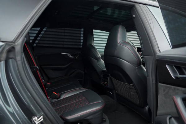 Audi RSQ8 4.0 TFSI Q8 quattro / NL Auto / Pano / Keramisch / Performance / Stoelklima
