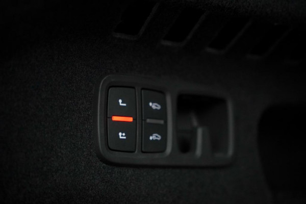 Audi RSQ8 4.0 TFSI Q8 quattro / NL Auto / Pano / Keramisch / Performance / Stoelklima
