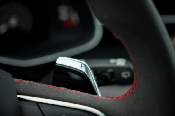 Audi RSQ8 4.0 TFSI Q8 quattro / NL Auto / Pano / Keramisch / Performance / Stoelklima