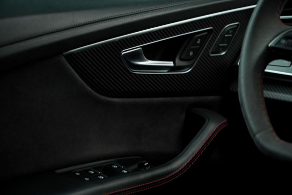 Audi RSQ8 4.0 TFSI Q8 quattro / NL Auto / Pano / Keramisch / Performance / Stoelklima