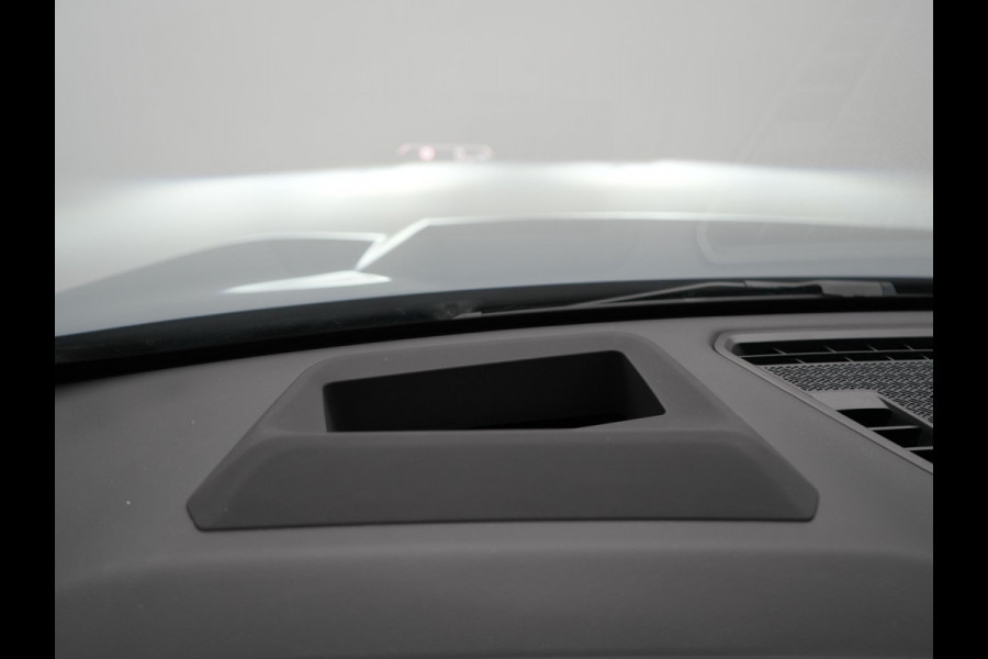 BMW iX1 xDrive30 Launch Edition 313pk Dealer O.H | Panodak | Adaptive Cruise | 360 Camera | Lederen Comfortzetels Massage & Memory | Head Up | Harman Kardon | Keyless |