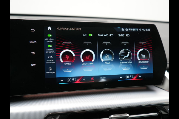 BMW iX1 xDrive30 Launch Edition 313pk Dealer O.H | Panodak | Adaptive Cruise | 360 Camera | Lederen Comfortzetels Massage & Memory | Head Up | Harman Kardon | Keyless |