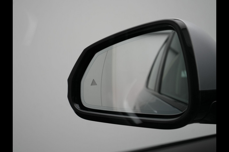 BMW iX1 xDrive30 Launch Edition 313pk Dealer O.H | Panodak | Adaptive Cruise | 360 Camera | Lederen Comfortzetels Massage & Memory | Head Up | Harman Kardon | Keyless |