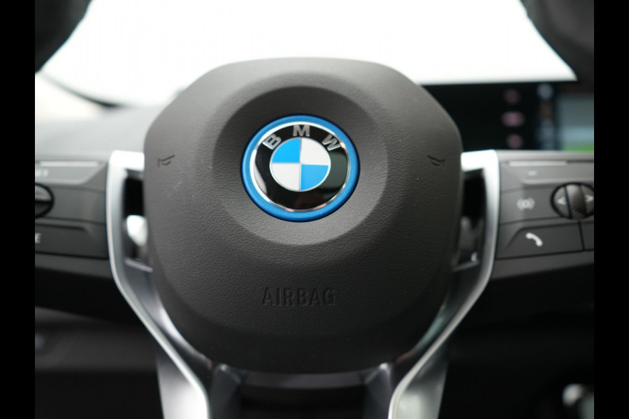 BMW iX1 xDrive30 Launch Edition 313pk Dealer O.H | Panodak | Adaptive Cruise | 360 Camera | Lederen Comfortzetels Massage & Memory | Head Up | Harman Kardon | Keyless |