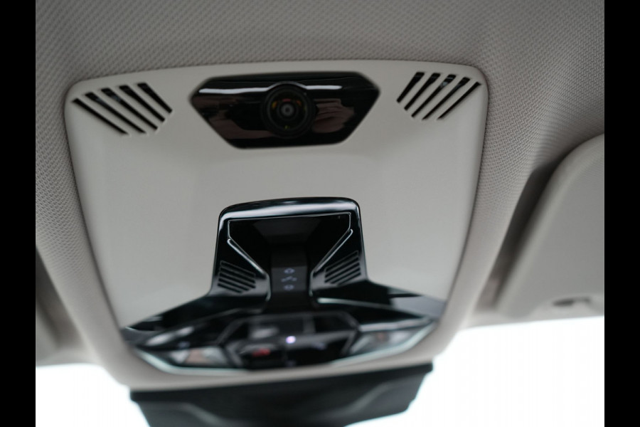 BMW iX1 xDrive30 Launch Edition 313pk Dealer O.H | Panodak | Adaptive Cruise | 360 Camera | Lederen Comfortzetels Massage & Memory | Head Up | Harman Kardon | Keyless |