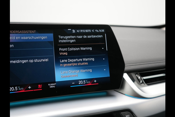 BMW iX1 xDrive30 Launch Edition 313pk Dealer O.H | Panodak | Adaptive Cruise | 360 Camera | Lederen Comfortzetels Massage & Memory | Head Up | Harman Kardon | Keyless |