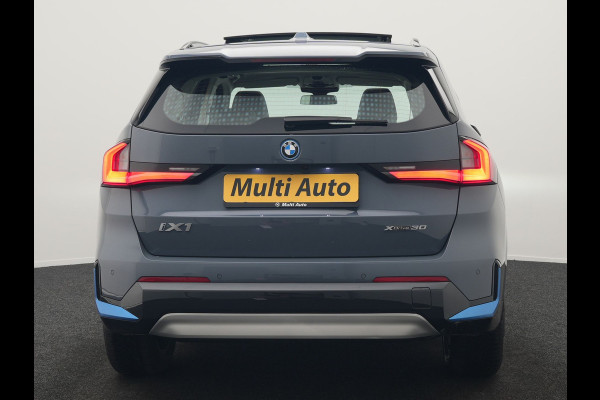 BMW iX1 xDrive30 Launch Edition 313pk Dealer O.H | Panodak | Adaptive Cruise | 360 Camera | Lederen Comfortzetels Massage & Memory | Head Up | Harman Kardon | Keyless |