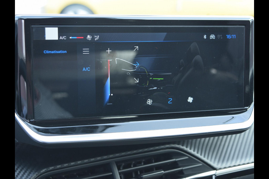 Peugeot 208 1.2 Hybrid 110 e-DCS6 Business NAVIGATIE & CARPLAY | CAMERA MET SENSOREN | E.C.C. |