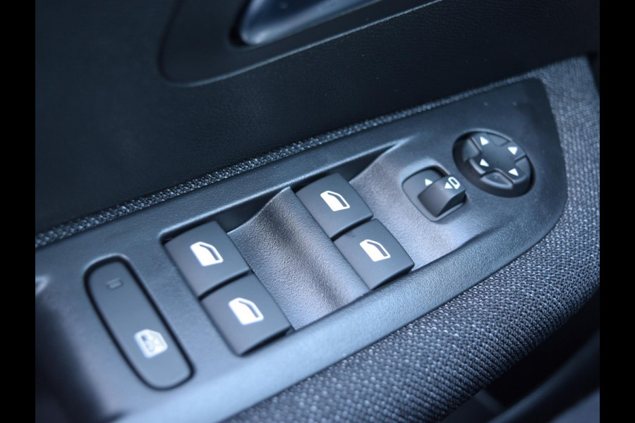Peugeot 208 1.2 Hybrid 110 e-DCS6 Business NAVIGATIE & CARPLAY | CAMERA MET SENSOREN | E.C.C. |