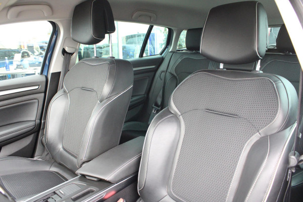 Renault Mégane Estate 1.3 TCe Bose | Trekhaak 1700KG | Cruise Control | BLIS | Navigatie | Camera | Climate Control | Lichtmetalen Velgen |