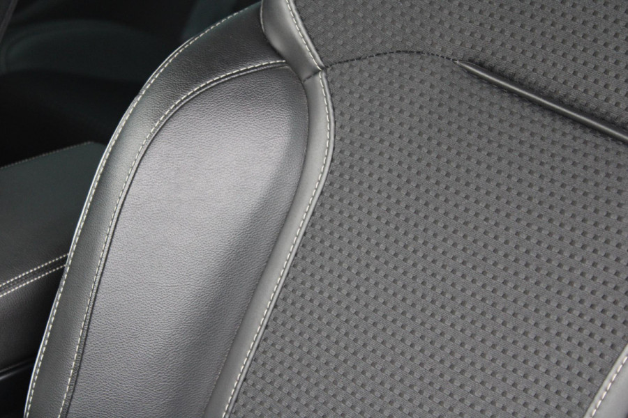 Renault Mégane Estate 1.3 TCe Bose | Trekhaak 1700KG | Cruise Control | BLIS | Navigatie | Camera | Climate Control | Lichtmetalen Velgen |