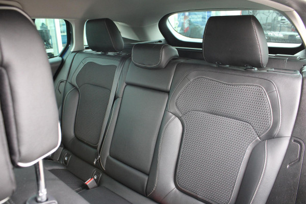 Renault Mégane Estate 1.3 TCe Bose | Trekhaak 1700KG | Cruise Control | BLIS | Navigatie | Camera | Climate Control | Lichtmetalen Velgen |