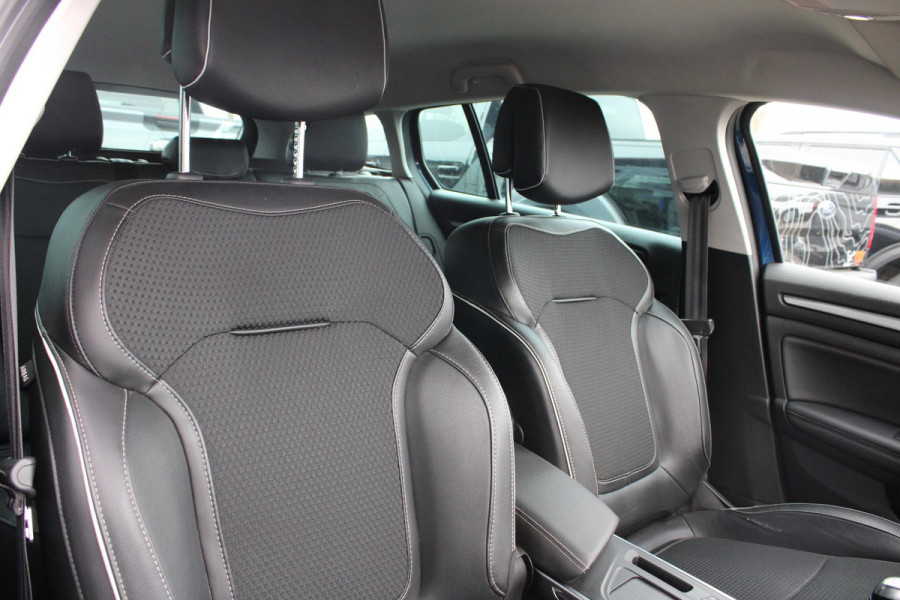 Renault Mégane Estate 1.3 TCe Bose | Trekhaak 1700KG | Cruise Control | BLIS | Navigatie | Camera | Climate Control | Lichtmetalen Velgen |