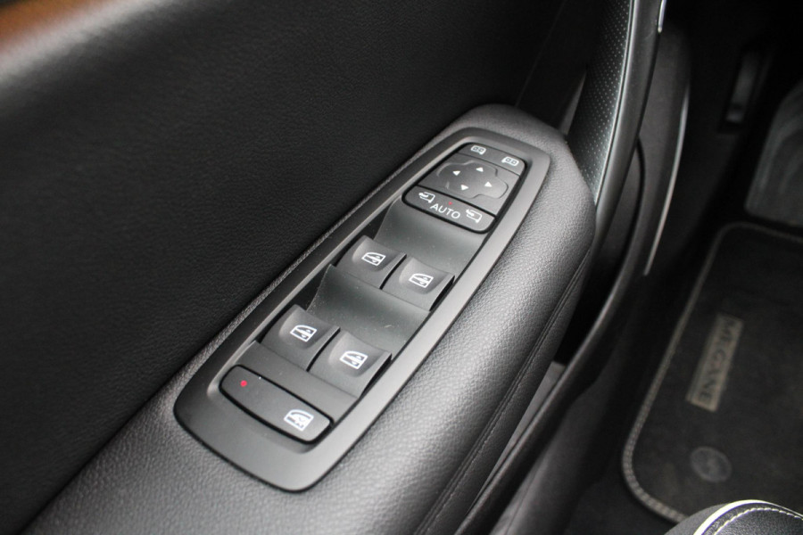 Renault Mégane Estate 1.3 TCe Bose | Trekhaak 1700KG | Cruise Control | BLIS | Navigatie | Camera | Climate Control | Lichtmetalen Velgen |