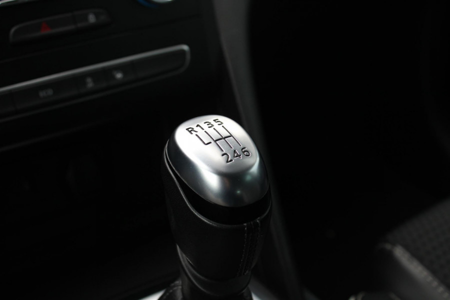 Renault Mégane Estate 1.3 TCe Bose | Trekhaak 1700KG | Cruise Control | BLIS | Navigatie | Camera | Climate Control | Lichtmetalen Velgen |