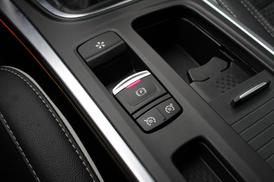 Renault Mégane Estate 1.3 TCe Bose | Trekhaak 1700KG | Cruise Control | BLIS | Navigatie | Camera | Climate Control | Lichtmetalen Velgen |