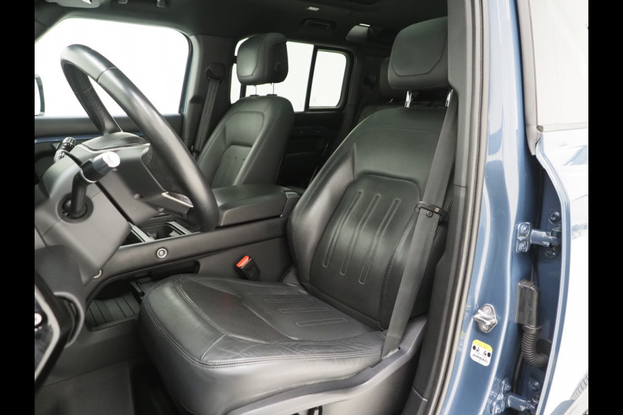 Land Rover Defender 110 2.0 P400e 110 Urban WideTrack Look | Panoramadak | Explorer Pack | Sidesteps | Lightbar | Trekhaak | Meridian | Carplay