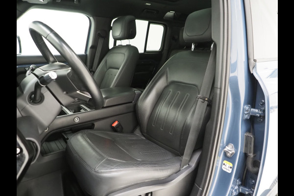 Land Rover Defender 110 2.0 P400e 110 Urban WideTrack Look | Panoramadak | Explorer Pack | Sidesteps | Lightbar | Trekhaak | Meridian | Carplay