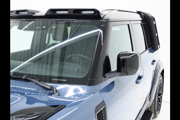Land Rover Defender 110 2.0 P400e 110 Urban WideTrack Look | Panoramadak | Explorer Pack | Sidesteps | Lightbar | Trekhaak | Meridian | Carplay