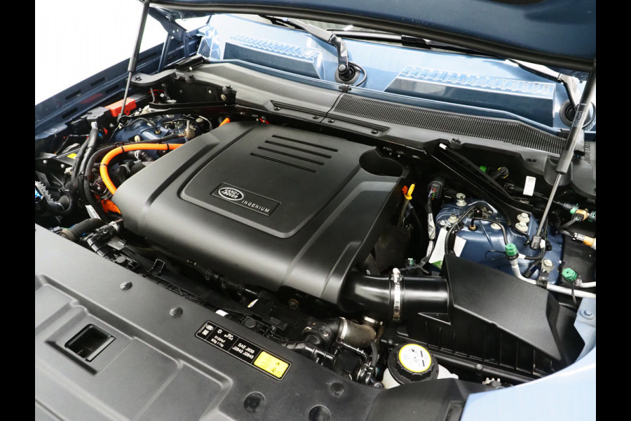 Land Rover Defender 110 2.0 P400e 110 Urban WideTrack Look | Panoramadak | Explorer Pack | Sidesteps | Lightbar | Trekhaak | Meridian | Carplay