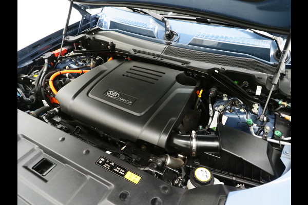 Land Rover Defender 110 2.0 P400e 110 Urban WideTrack Look | Panoramadak | Explorer Pack | Sidesteps | Lightbar | Trekhaak | Meridian | Carplay