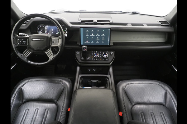 Land Rover Defender 110 2.0 P400e 110 Urban WideTrack Look | Panoramadak | Explorer Pack | Sidesteps | Lightbar | Trekhaak | Meridian | Carplay