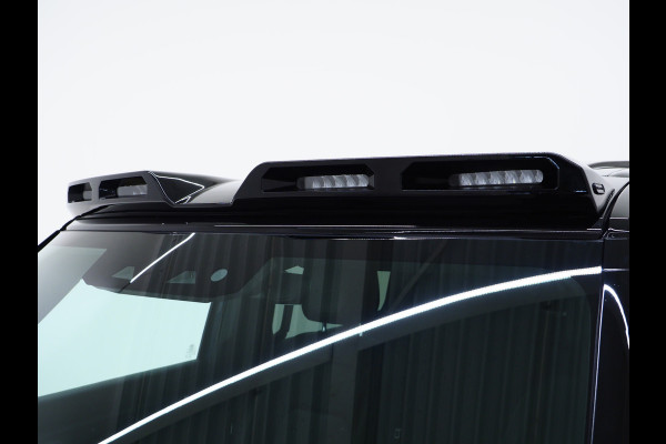 Land Rover Defender 110 2.0 P400e 110 Urban WideTrack Look | Panoramadak | Explorer Pack | Sidesteps | Lightbar | Trekhaak | Meridian | Carplay