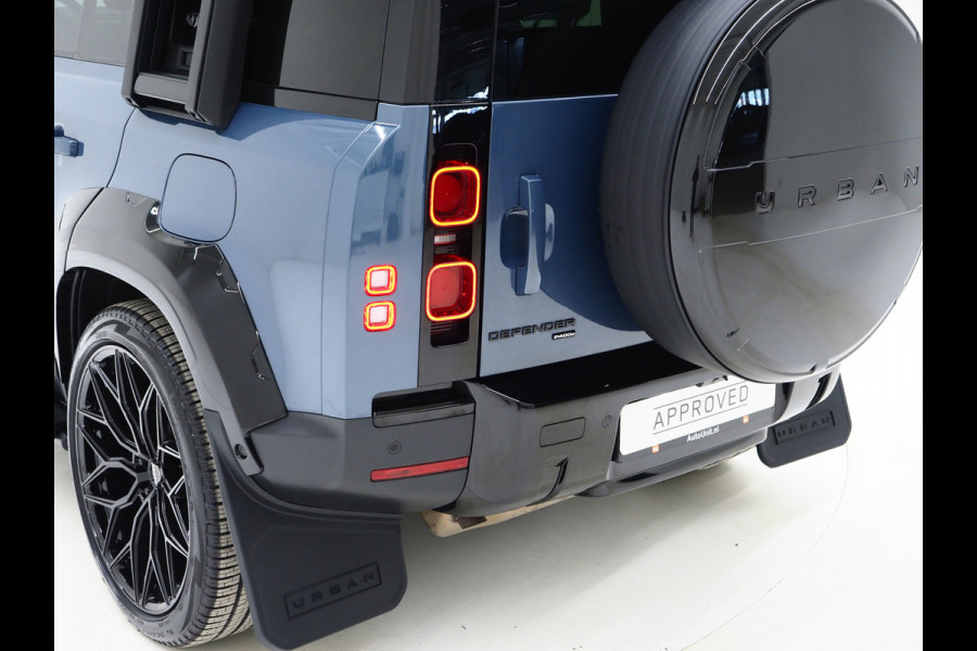 Land Rover Defender 110 2.0 P400e 110 Urban WideTrack Look | Panoramadak | Explorer Pack | Sidesteps | Lightbar | Trekhaak | Meridian | Carplay